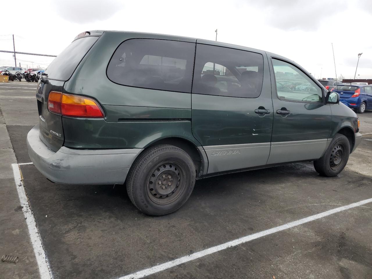 Image 3 of 1999 TOYOTA SIENNA CE 1999 with VIN 4T3ZF19C9XU110303