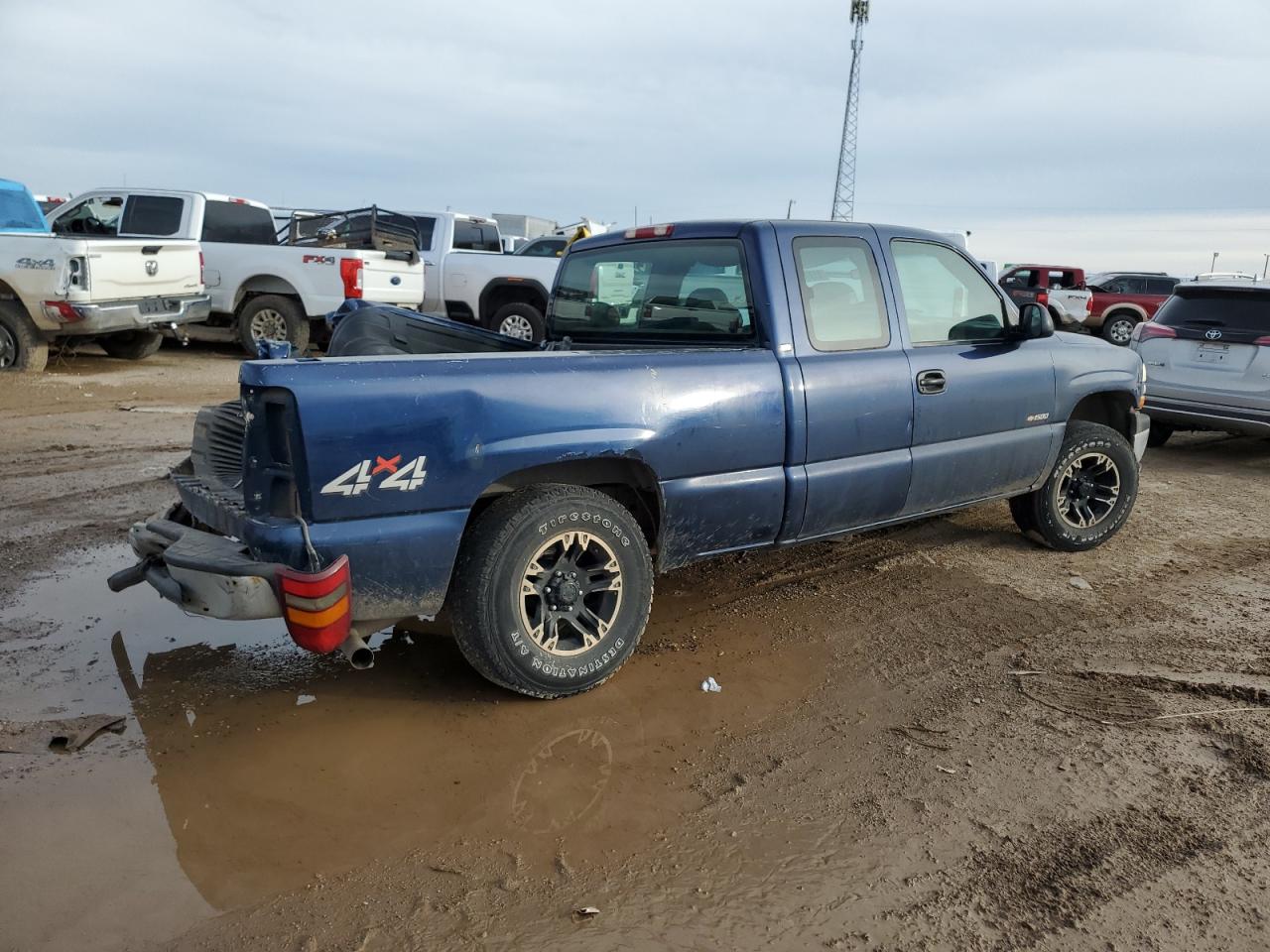 Image 3 of 2000 CHEVROLET SILVERADO K1500 2000 with VIN 2GCEK19V6Y1372589