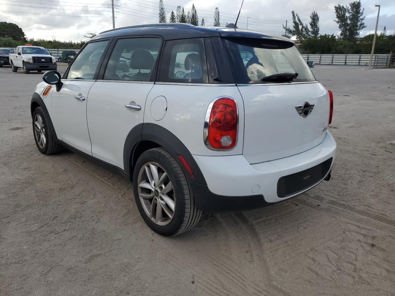 Image 2 of 2011 MINI COOPER COUNTRYMAN 2011 with VIN WMWZB3C58BWM00461