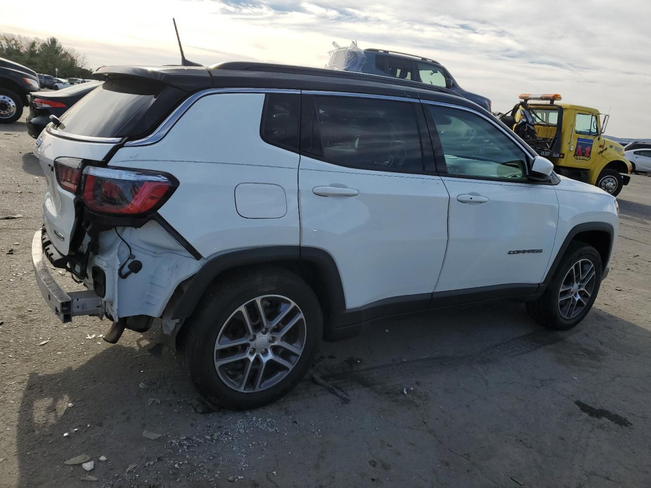 Image 3 of 2020 JEEP COMPASS LATITUDE 2020 with VIN 3C4NJDBB4LT161614
