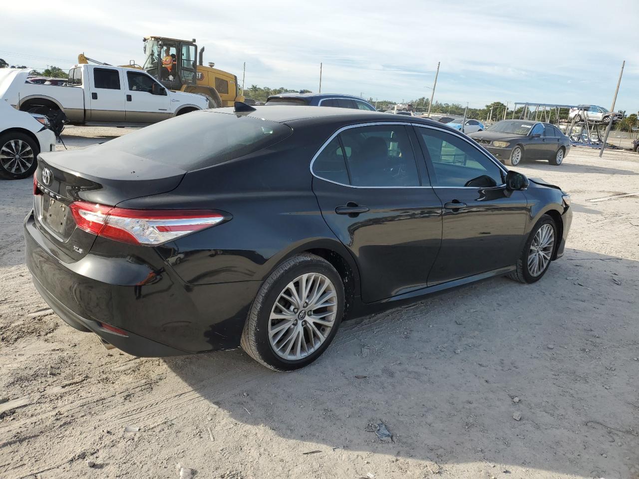 Obraz 3 z 2020 TOYOTA CAMRY XLE 2020 z VIN 4T1F11AK5LU918123