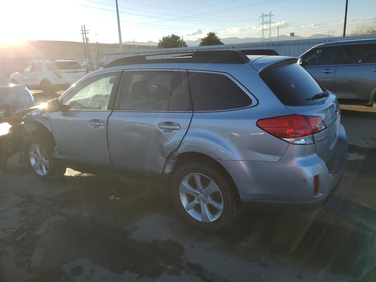 Изображение 2 2013 SUBARU OUTBACK 2.5I PREMIUM 2013 с VIN 4S4BRBGC4D3272464