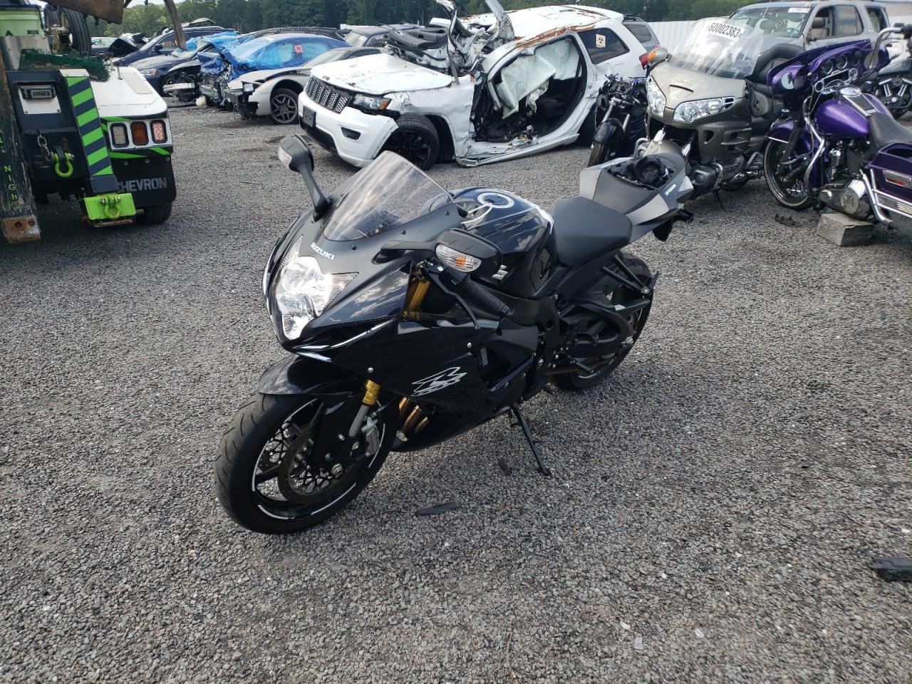 Image 2 of 2020 SUZUKI GSX-R750  2020 with VIN JS1GR7MA0L7100136