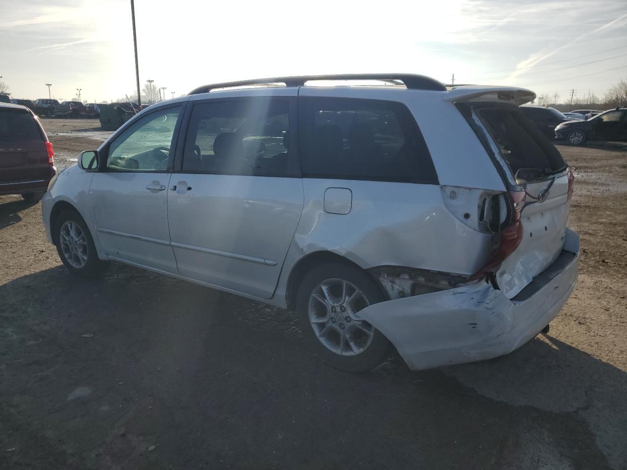 Image 2 of 2005 TOYOTA SIENNA XLE 2005 with VIN 5TDZA22C05S293507