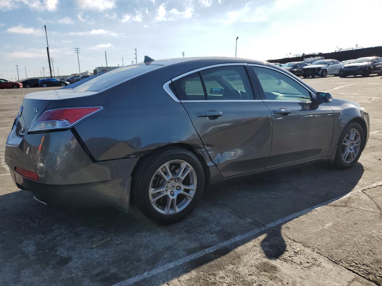 Изображение 3 2010 ACURA TL  2010 с VIN 19UUA8F25AA005973