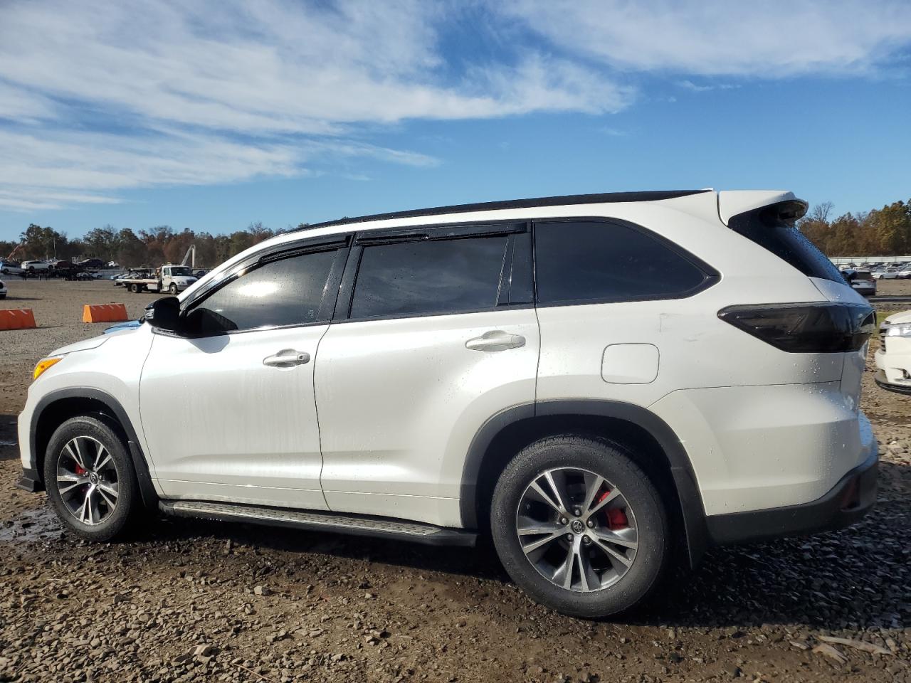 Изображение 2 2016 TOYOTA HIGHLANDER XLE 2016 с VIN 5TDJKRFH8GS321713