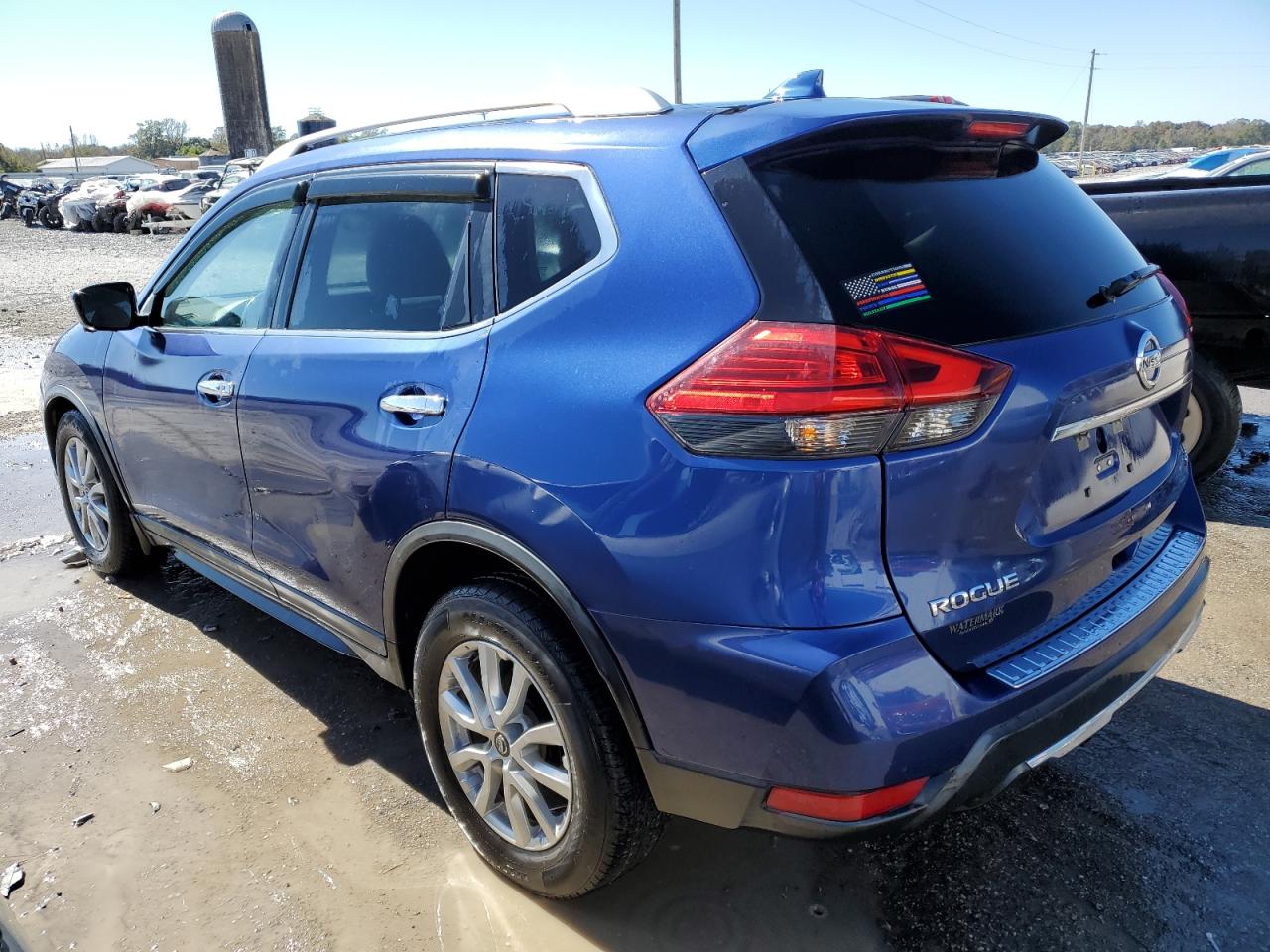 Obraz 2 z 2017 NISSAN ROGUE S 2017 z VIN KNMAT2MT6HP509752