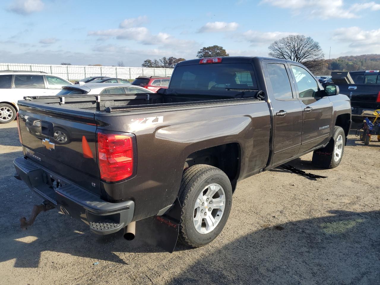 Image 3 of 2018 CHEVROLET SILVERADO K1500 LT 2018 with VIN 1GCVKREC6JZ133933