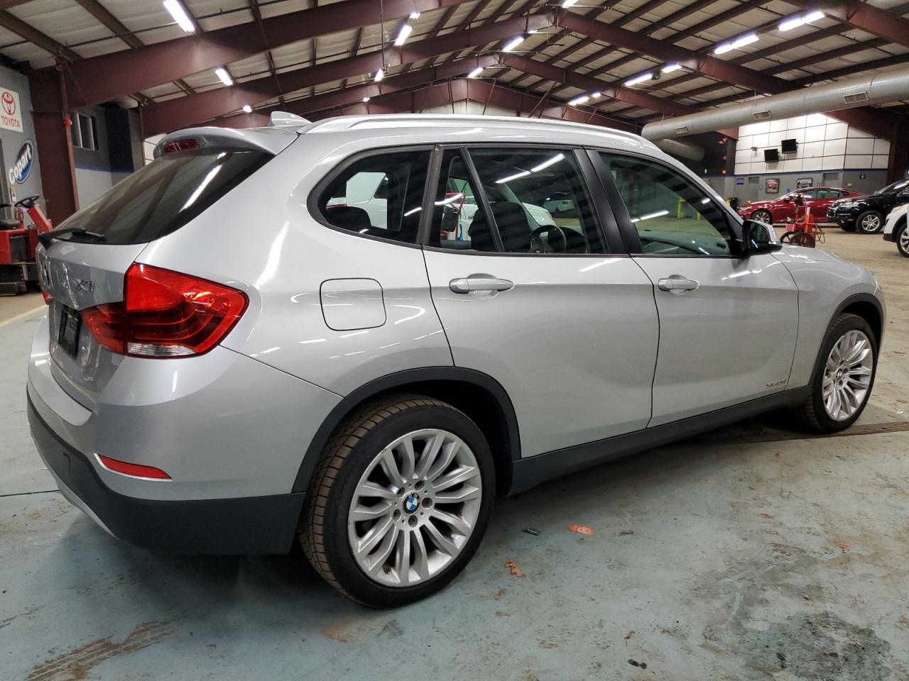 Изображение 3 2014 BMW X1 XDRIVE28I 2014 с VIN WBAVL1C56EVY24053