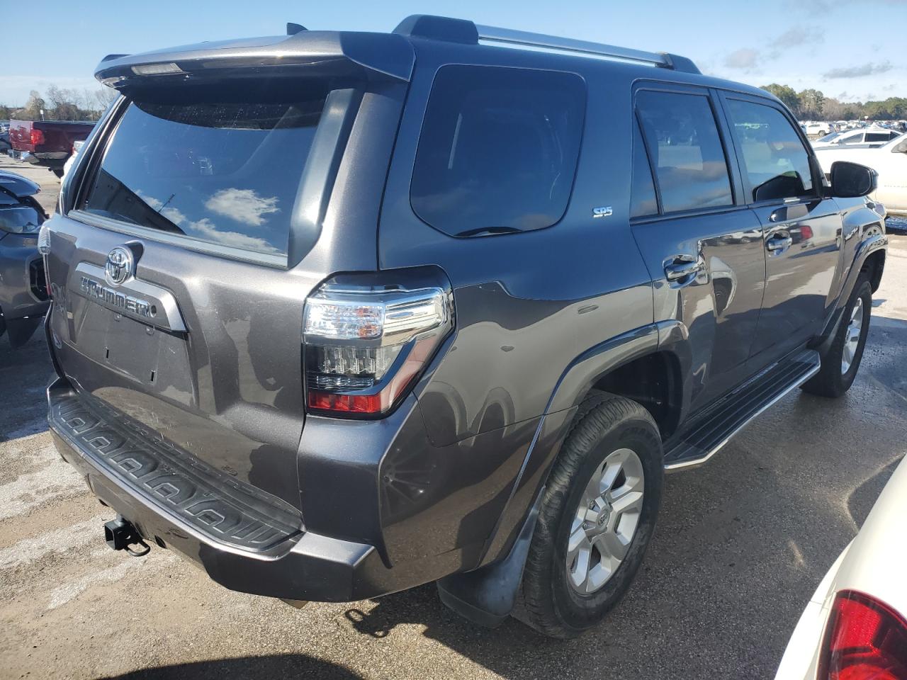 Изображение 3 2019 TOYOTA 4RUNNER SR5 2019 с VIN JTEZU5JR7K5199667