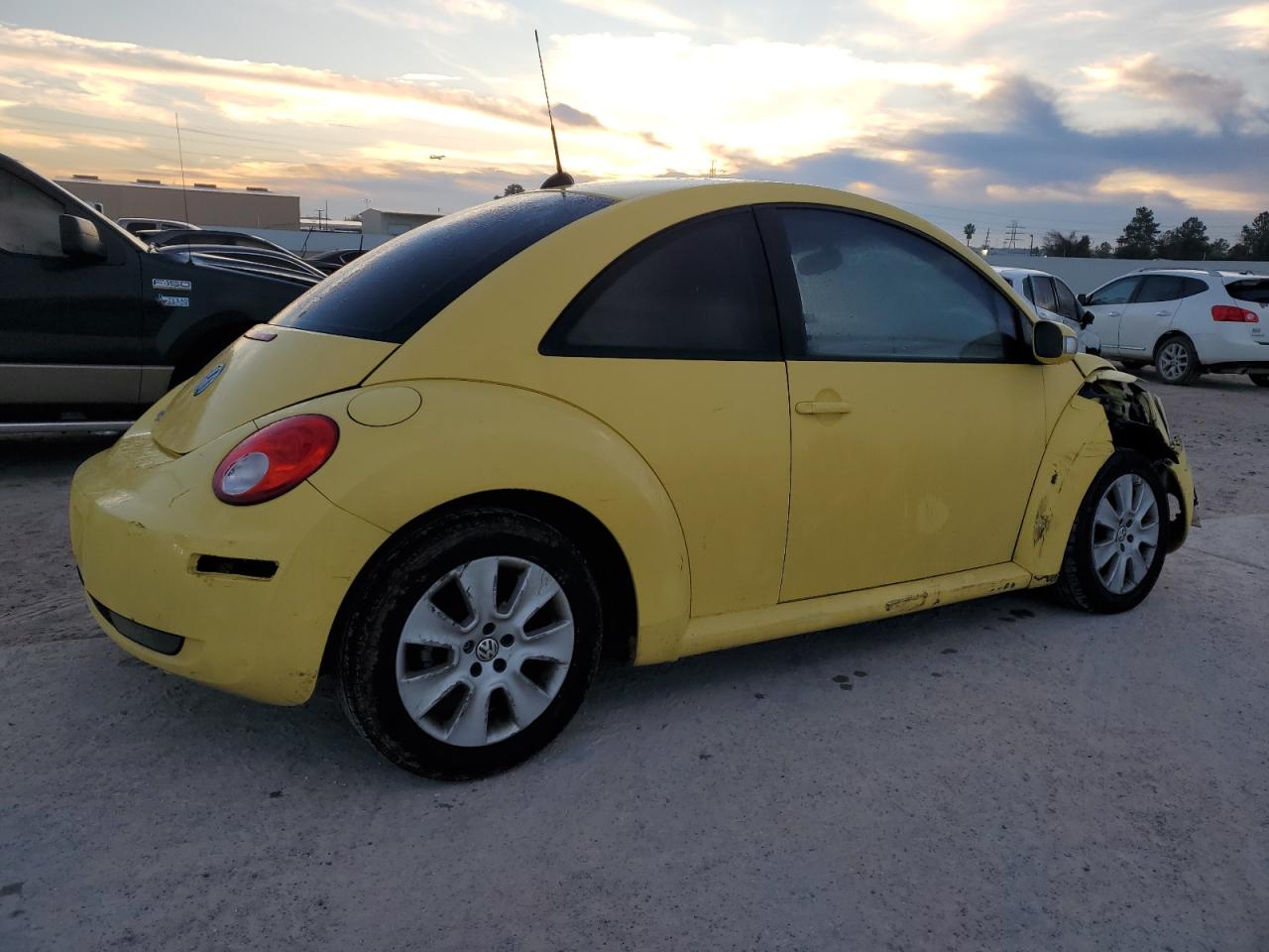 Obraz 3 z 2008 VOLKSWAGEN NEW BEETLE S 2008 z VIN 3VWRW31C08M519734