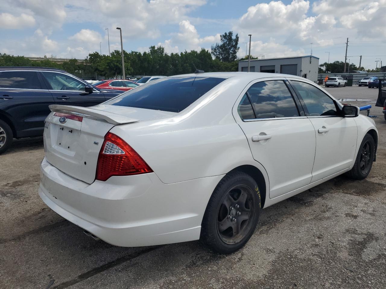 Изображение 3 2011 FORD FUSION SE 2011 с VIN 3FAHP0HA1BR240906