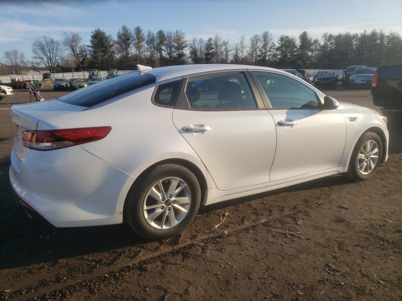 Obraz 3 z 2017 KIA OPTIMA LX 2017 z VIN KNAGT4L3XH5137638