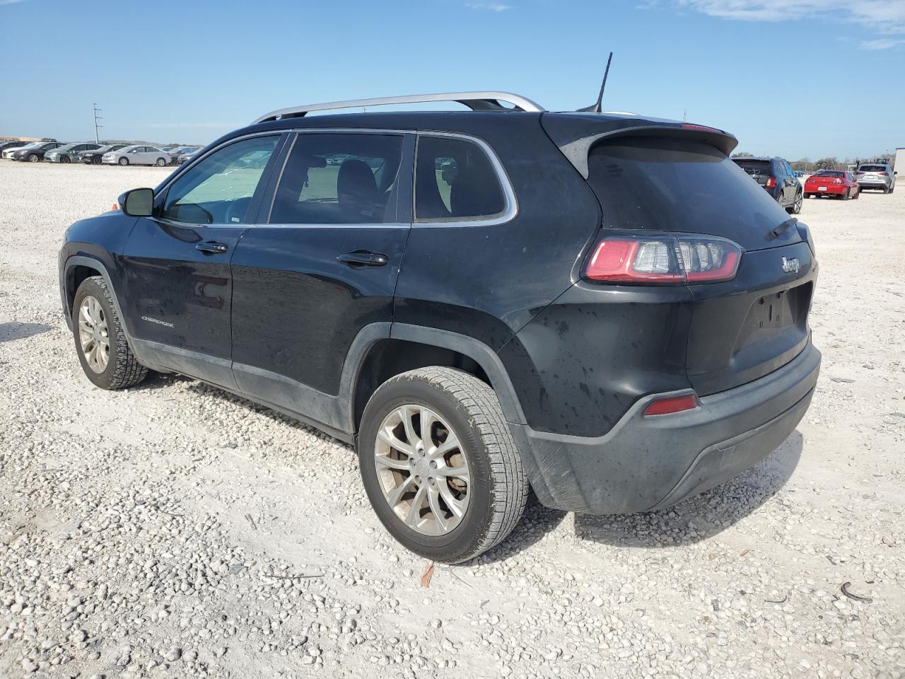 Image 2 of 2019 JEEP CHEROKEE LATITUDE 2019 with VIN 1C4PJLCBXKD373519
