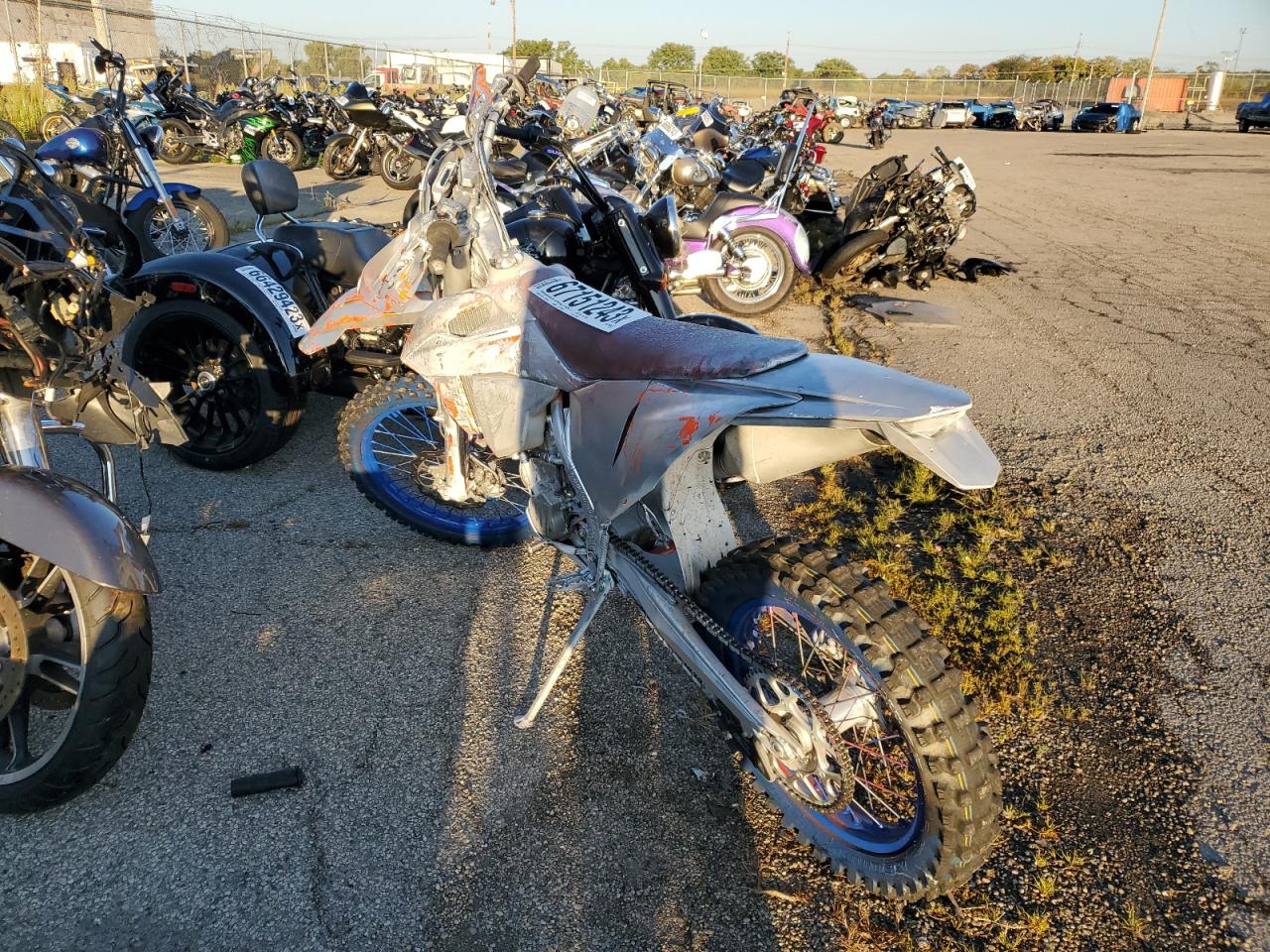 Obraz 3 z 2023 KTM 450 XCF-W 2023 z VIN VBKEXN434PM302346