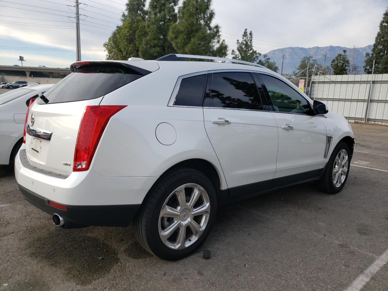 Image 3 of 2015 CADILLAC SRX PREMIUM COLLECTION 2015 with VIN 3GYFNDE38FS547972