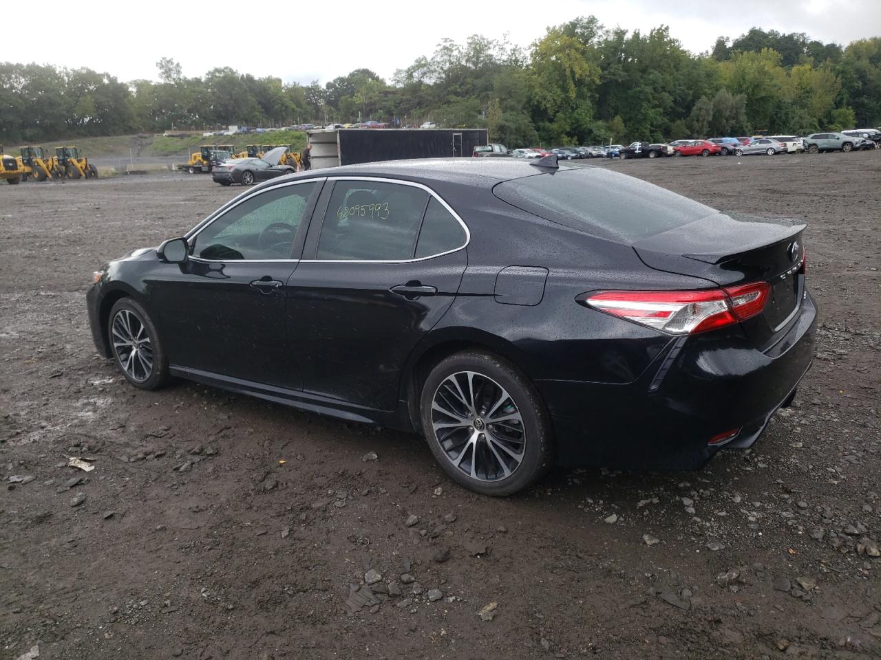 Obraz 2 z 2020 TOYOTA CAMRY SE 2020 z VIN 4T1G11AK0LU948165