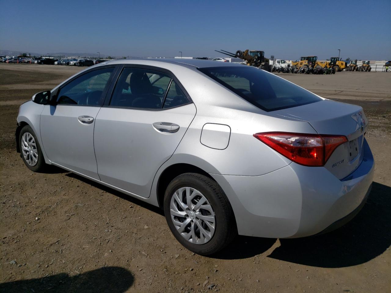 Obraz 2 z 2018 TOYOTA COROLLA L 2018 z VIN 5YFBURHE4JP807372