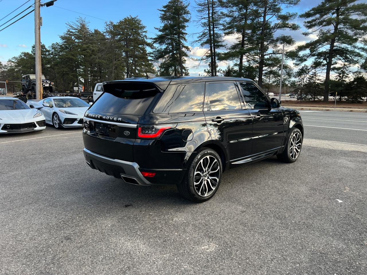 Image 3 of 2019 LAND ROVER RANGE ROVER SPORT HSE 2019 with VIN SALWR2RU2KA860795
