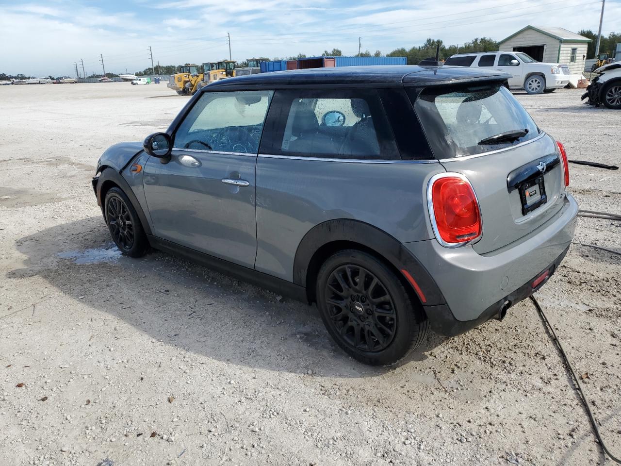 Obraz 2 z 2017 MINI COOPER  2017 z VIN WMWXP5C3XH3C64866