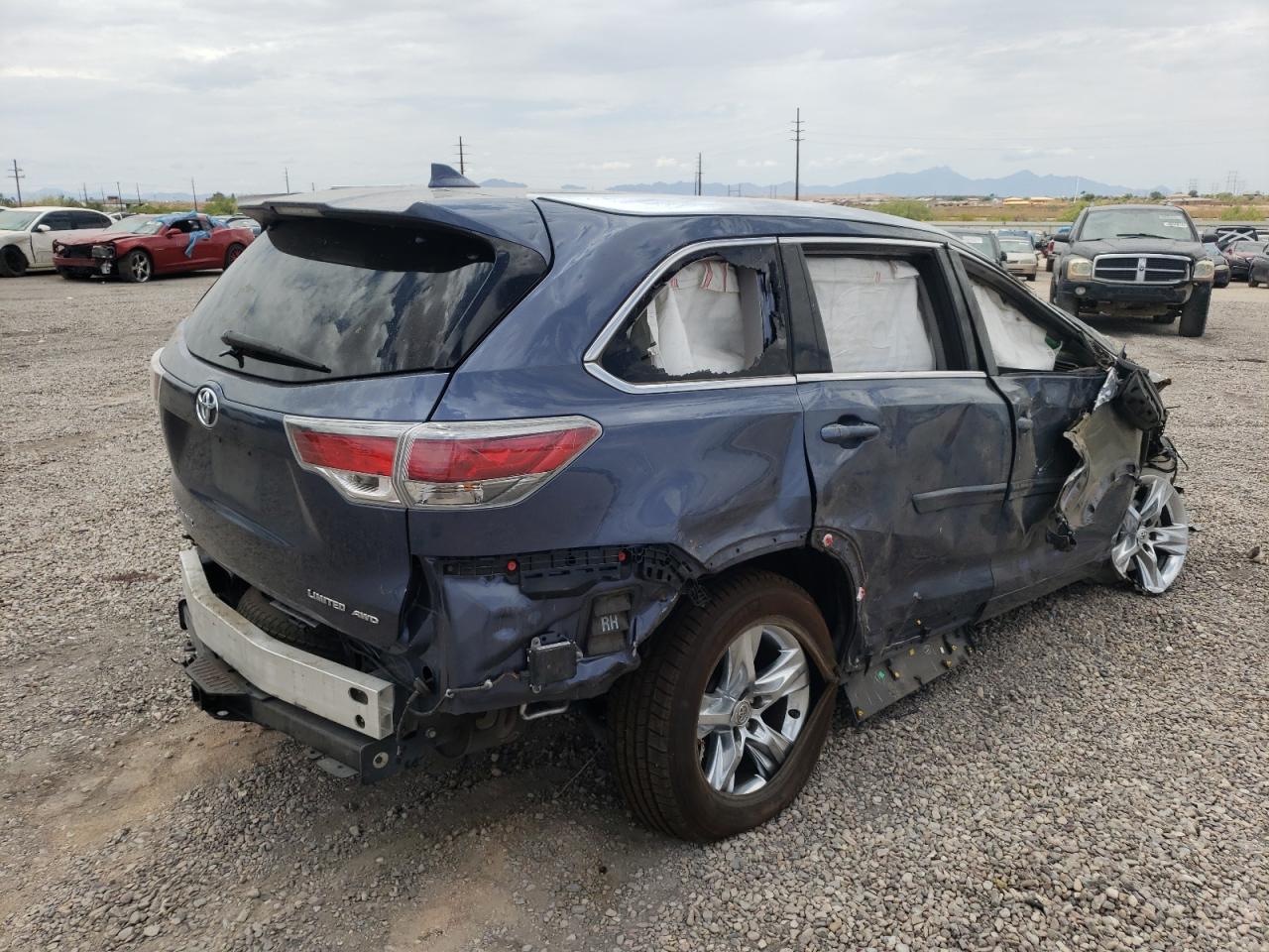 Image 3 of 2015 TOYOTA HIGHLANDER LIMITED 2015 with VIN 5TDDKRFH2FS100118