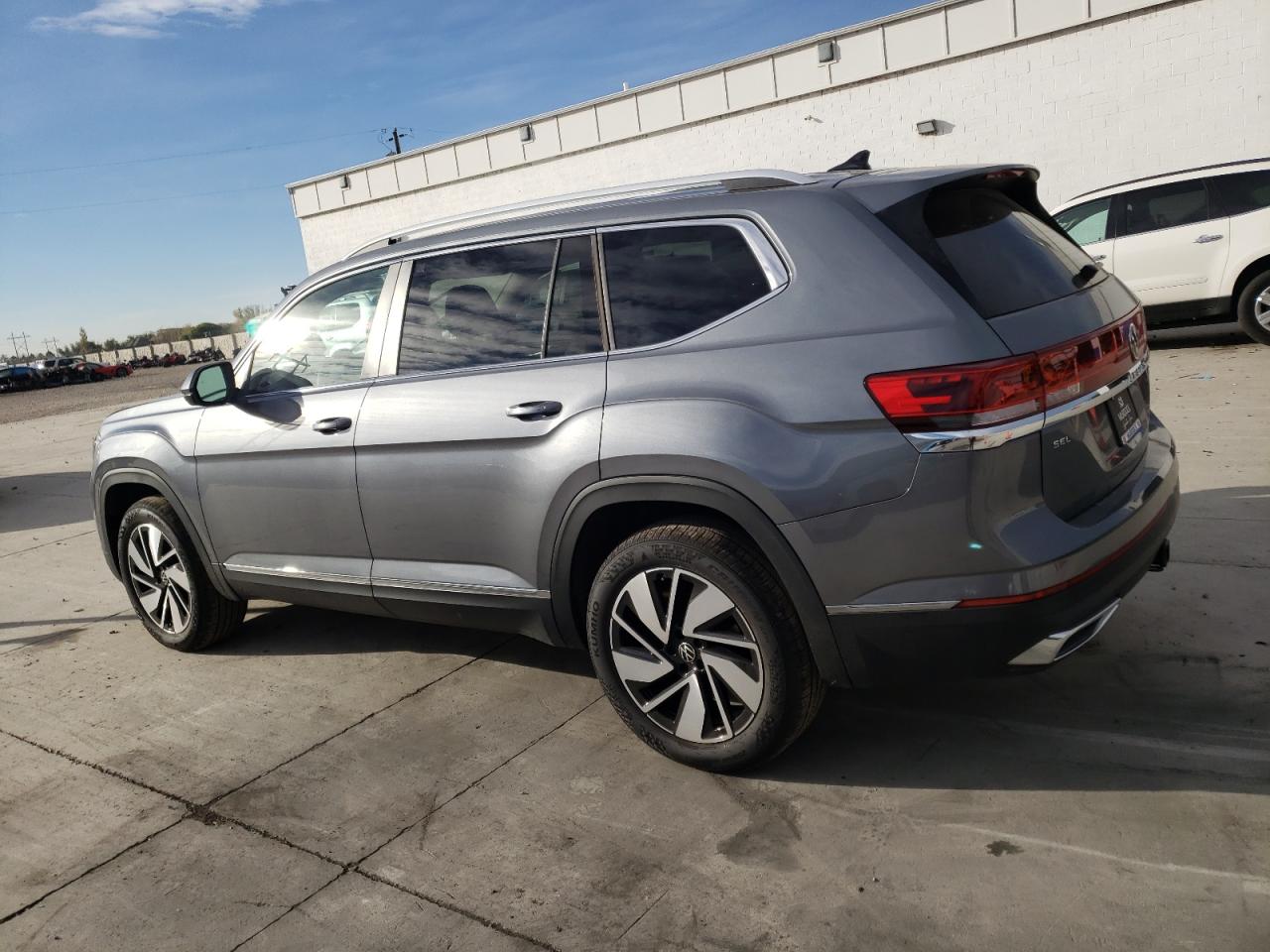 Изображение 2 2024 VOLKSWAGEN ATLAS SEL 2024 с VIN 1V2BR2CA0RC511040
