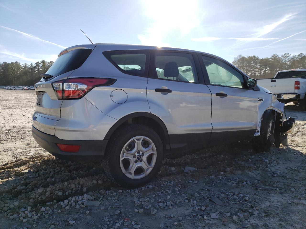 Obraz 3 z 2017 FORD ESCAPE S 2017 z VIN 1FMCU0F71HUA45485