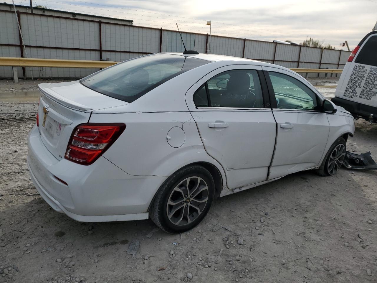Изображение 3 2017 CHEVROLET SONIC LT 2017 с VIN 1G1JD5SG8H4169065