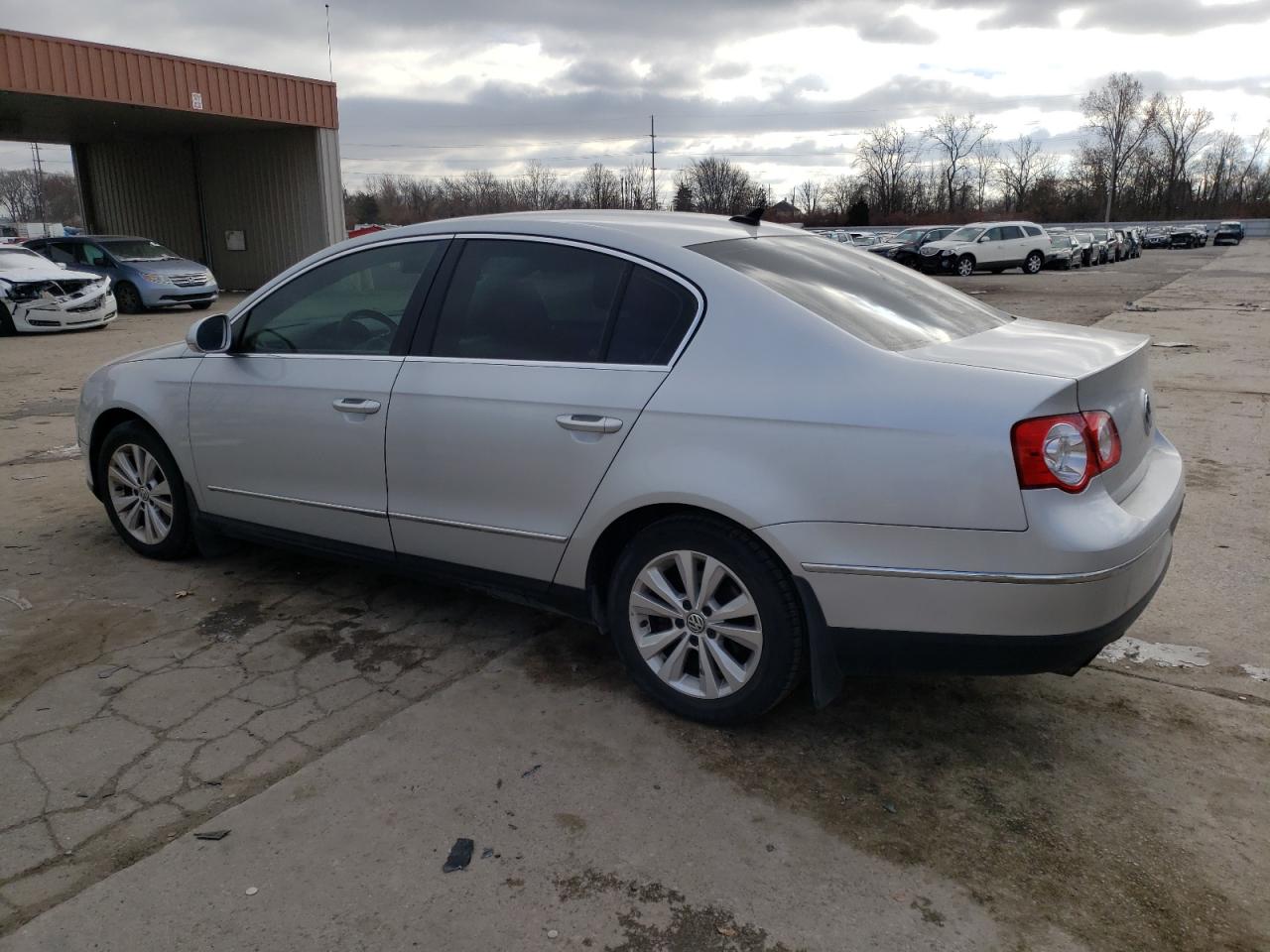 Изображение 2 2010 VOLKSWAGEN PASSAT KOMFORT 2010 с VIN WVWJK7AN9AE068450