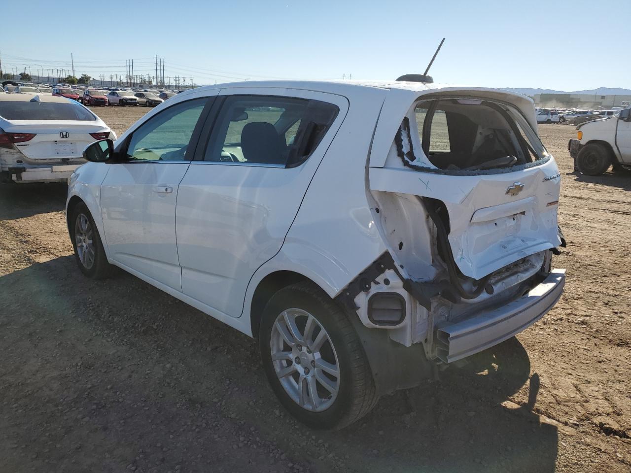 Obraz 2 z 2015 CHEVROLET SONIC LT 2015 z VIN 1G1JC6SB4F4176041