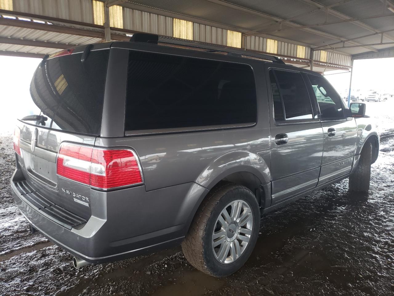 Image 3 of Lincoln Navigator L 2012 with VIN 5LMJJ3J54CEL02677