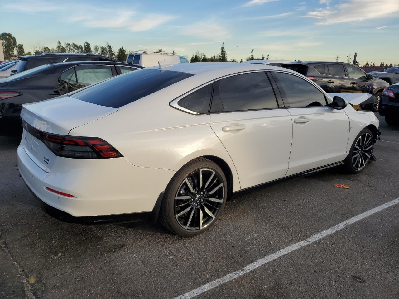 Изображение 3 2024 HONDA ACCORD TOURING HYBRID 2024 с VIN 1HGCY2F83RA004860