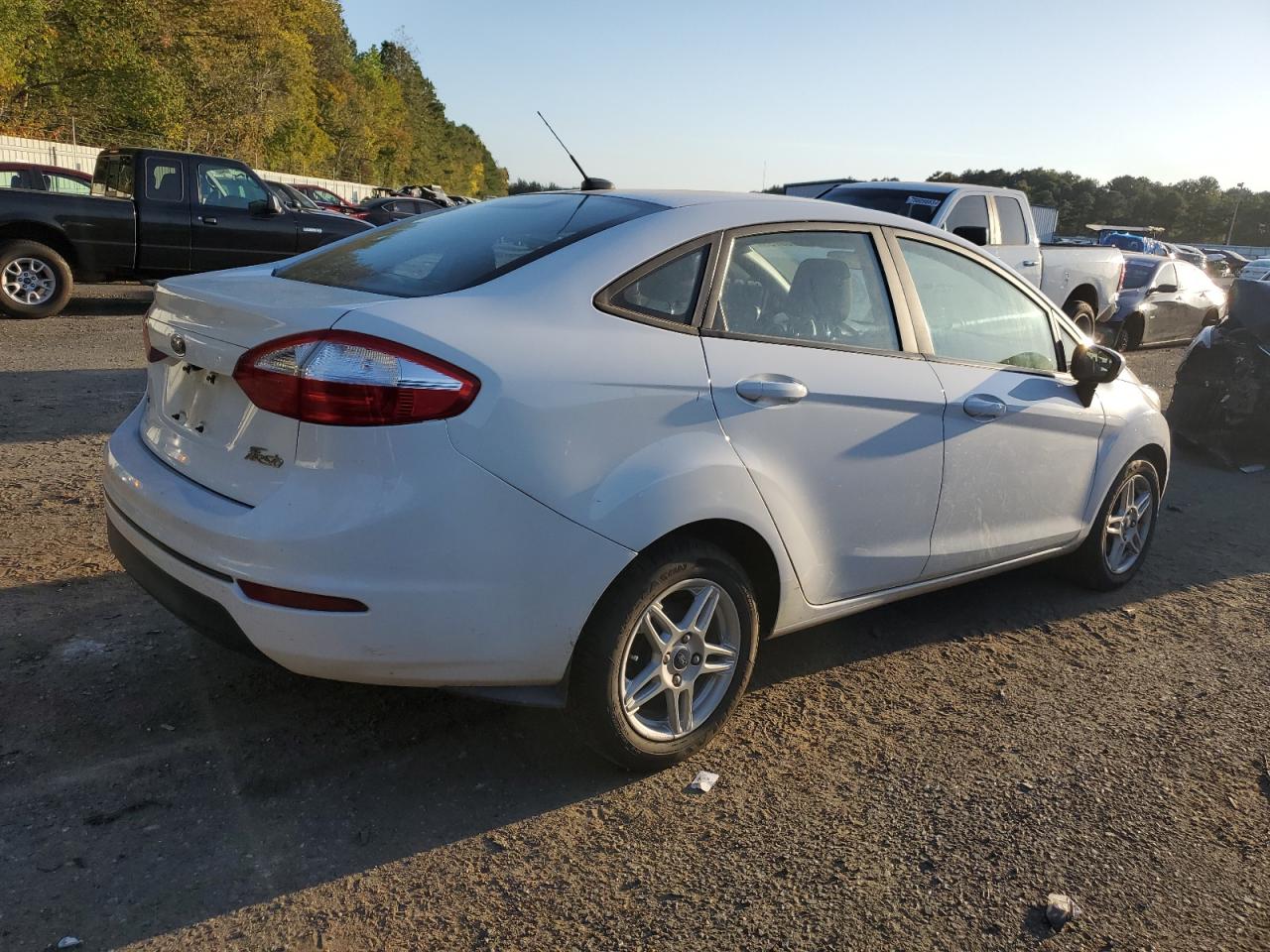 Изображение 3 2019 FORD FIESTA SE 2019 с VIN 3FADP4BJ3KM108046