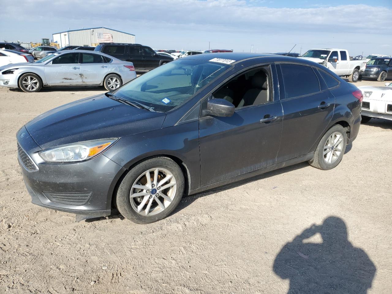 Image 1 of 2018 FORD FOCUS SE 2018 with VIN 1FADP3F2XJL302523