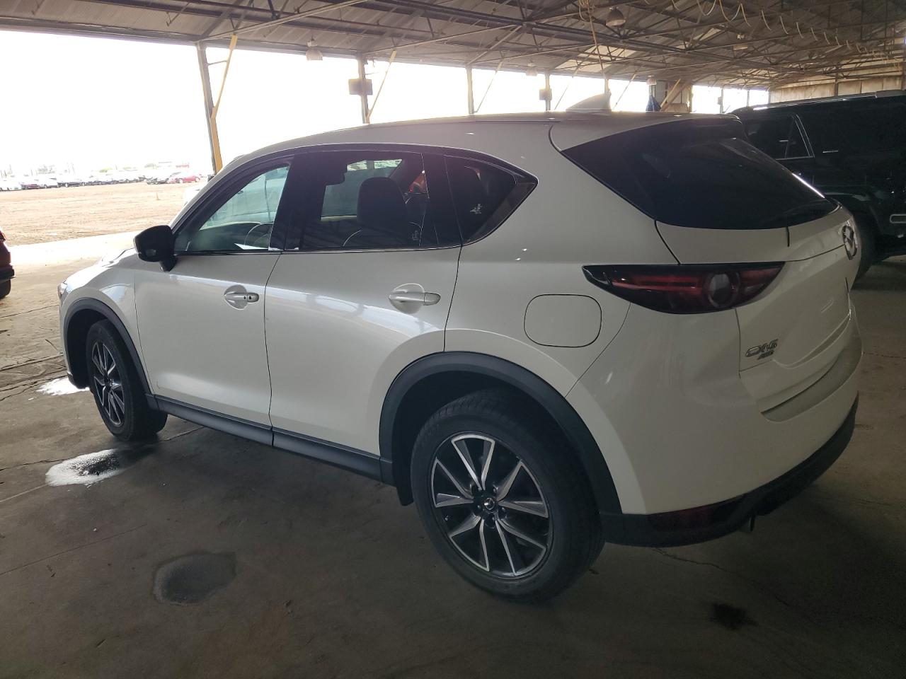 Image 2 of 2018 MAZDA CX-5 GRAND TOURING 2018 with VIN JM3KFBDM4J0430400