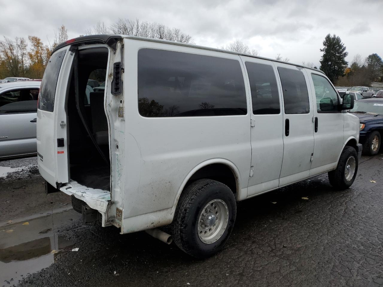 Image 3 of 2008 CHEVROLET EXPRESS G2500  2008 with VIN 1GAGG25K381200174