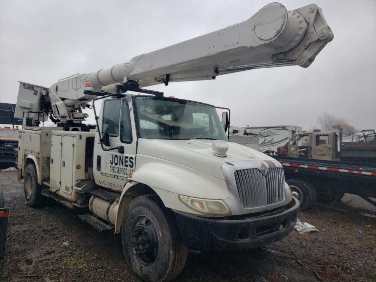 Image 1 of 2003 INTERNATIONAL 4000 4400 2003 with VIN 1HTMKAAR73H597302