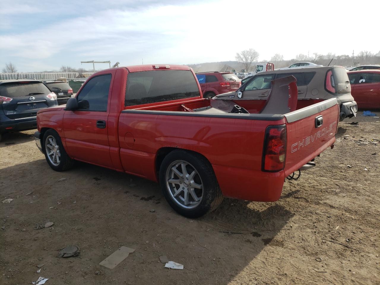 Image 2 of 2005 CHEVROLET SILVERADO C1500 2005 with VIN 1GCEC14X05Z135220