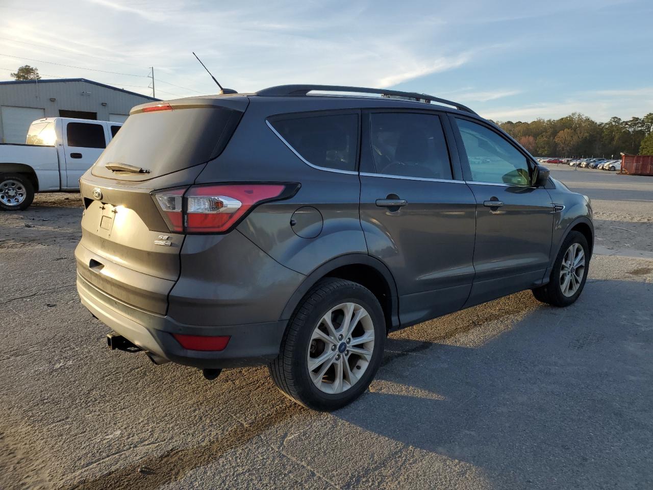 Изображение 3 2017 FORD ESCAPE SE 2017 с VIN 1FMCU9GD9HUC79205