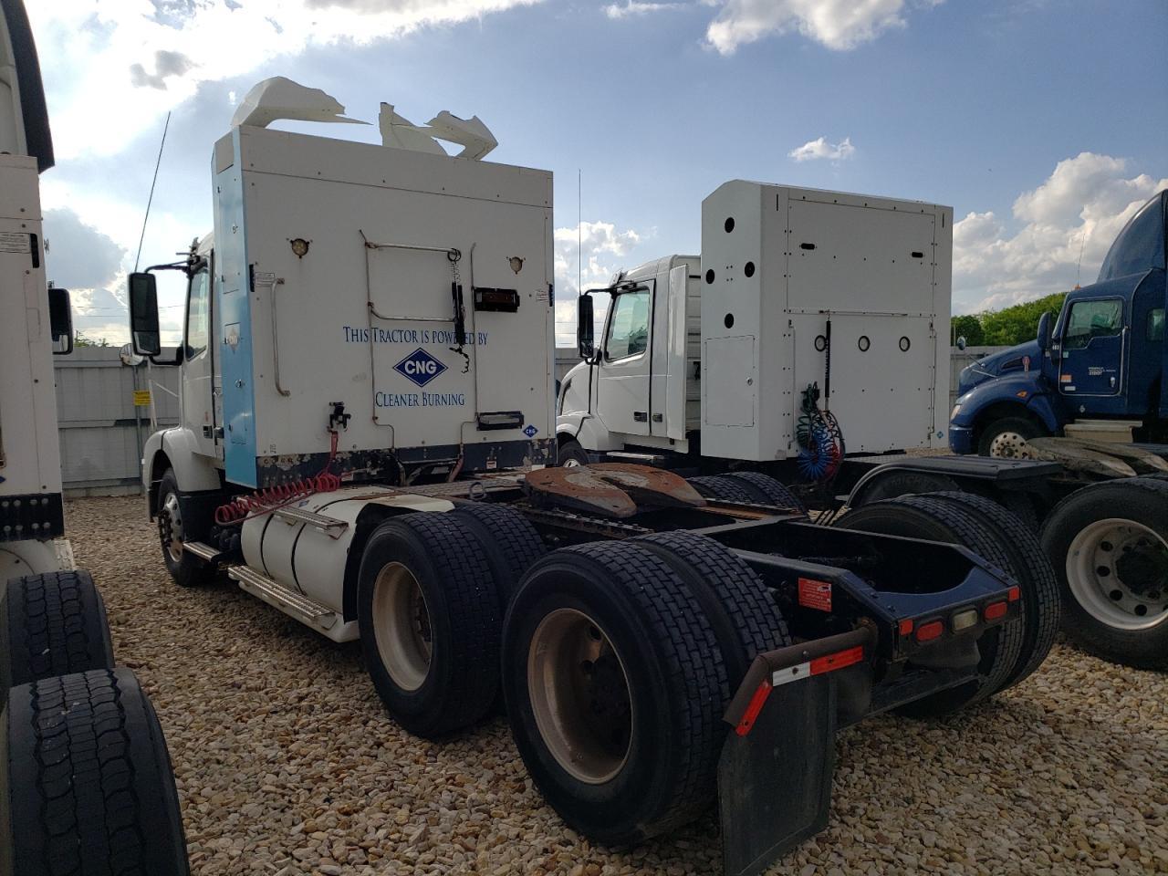 Image 3 of 2014 VOLVO VN VNM 2014 with VIN 4V5MC9VE4EN164993