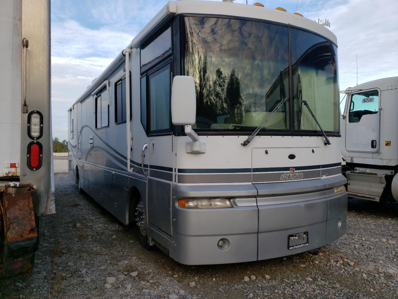 2001 FREIGHTLINER CHASSIS X LINE MOTOR HOME 2001 image