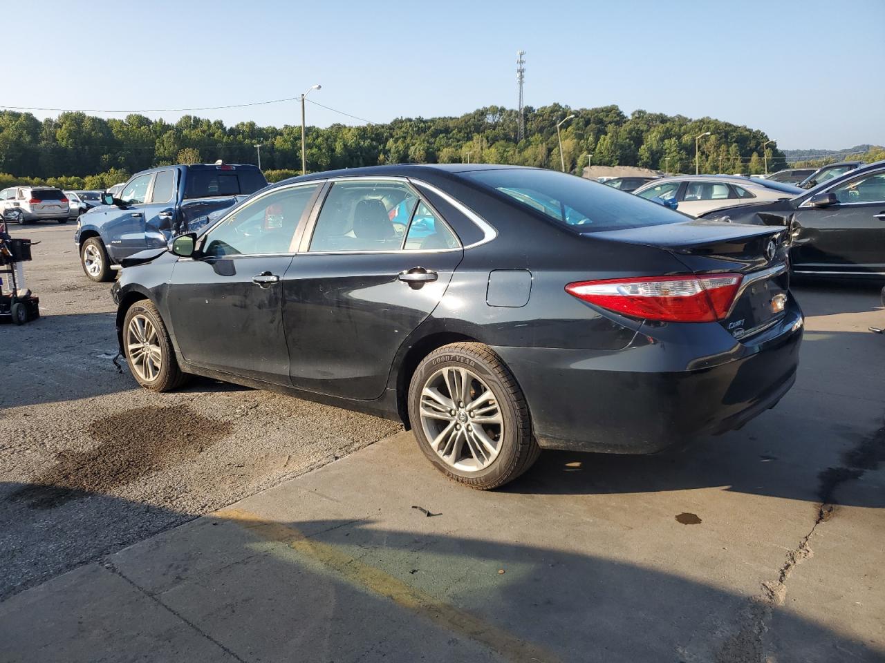 Image 2 of 2015 TOYOTA CAMRY LE 2015 with VIN 4T1BF1FK2FU010757