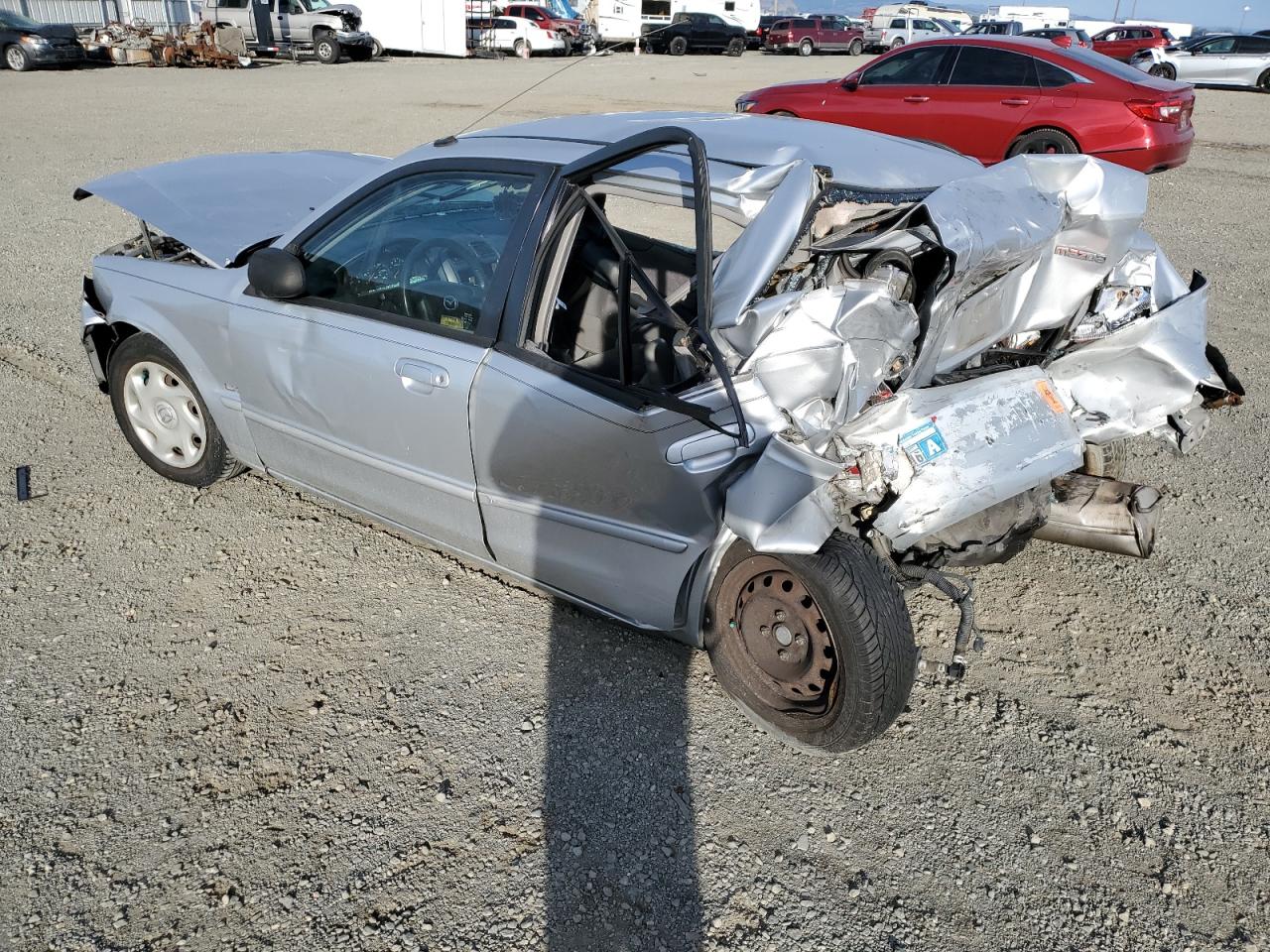 Image 2 of 2001 MAZDA PROTEGE DX 2001 with VIN JM1BJ222310472808