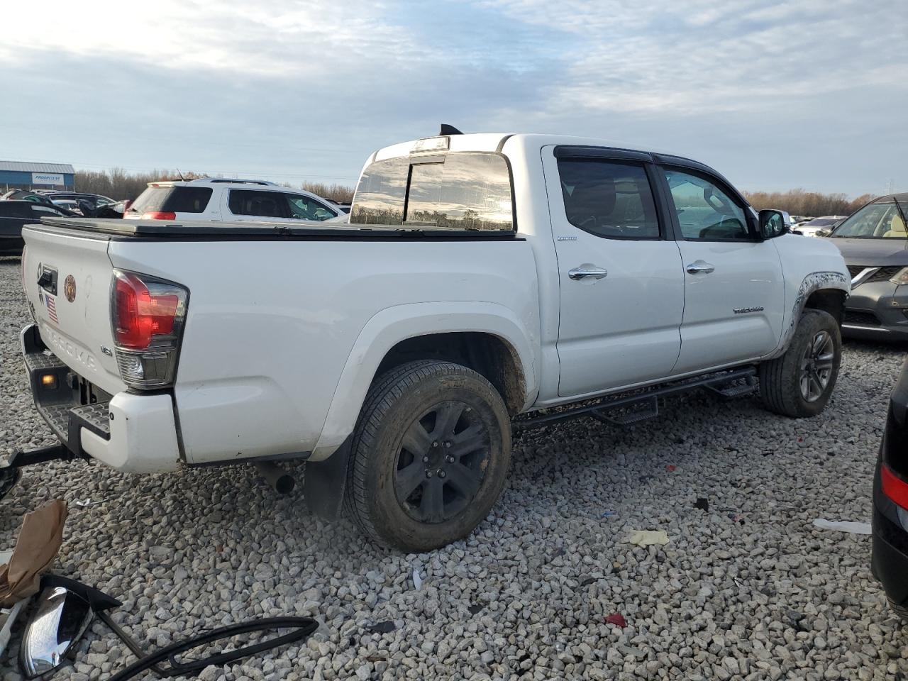 Image 3 of 2017 TOYOTA TACOMA DOUBLE CAB 2017 with VIN 3TMGZ5AN2HM055179