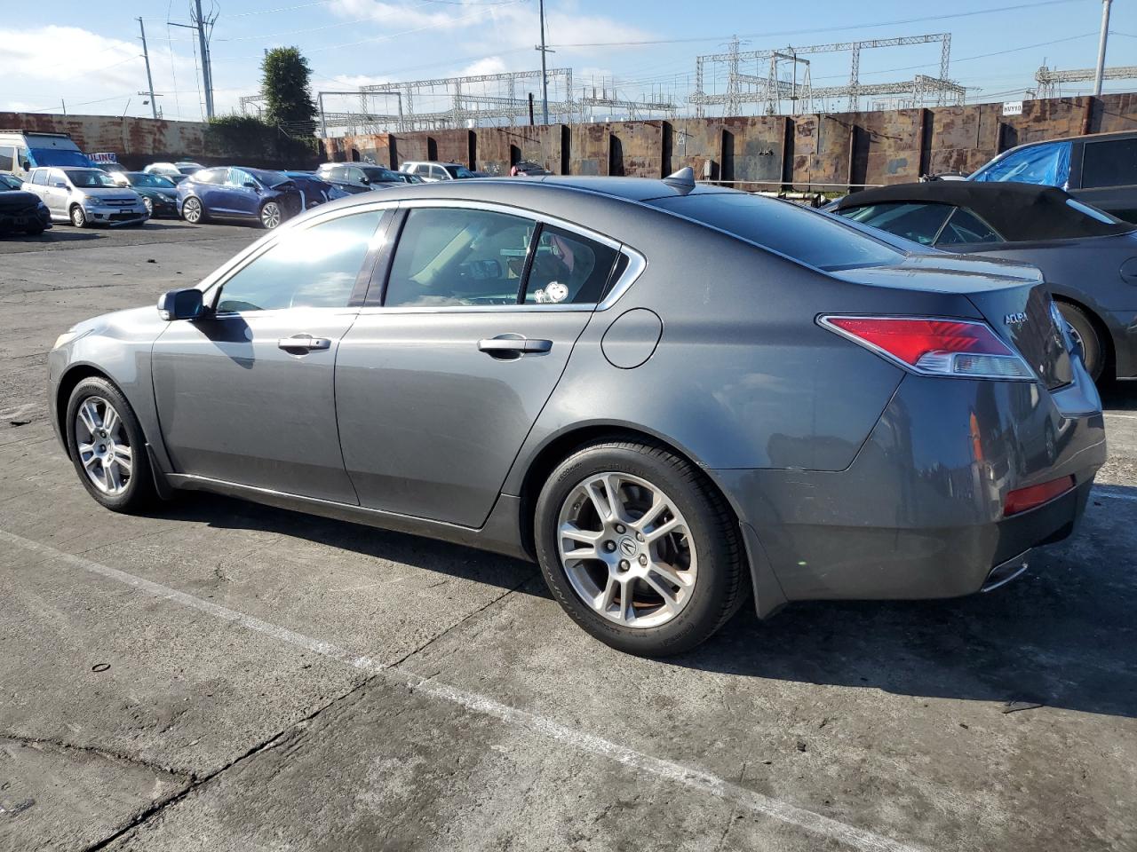 Изображение 2 2010 ACURA TL  2010 с VIN 19UUA8F25AA005973