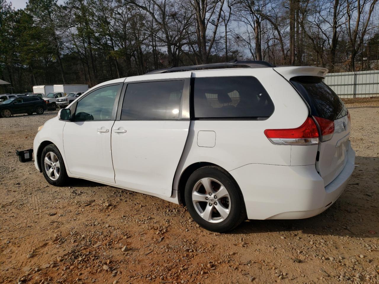 Obraz 2 z 2011 TOYOTA SIENNA LE 2011 z VIN 5TDKK3DCXBS175042