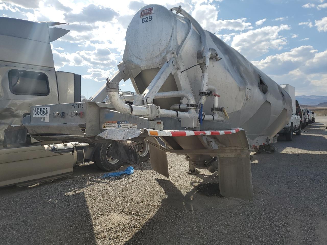 Image 2 of 2017 OTHR TANKER TRL 2017 with VIN 3H4SN4229H3700211