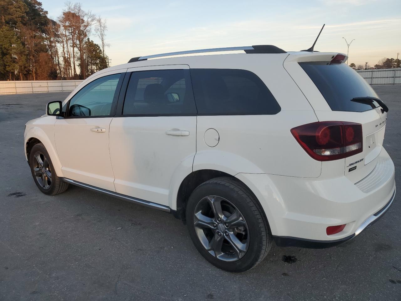 Image 2 of 2014 DODGE JOURNEY CROSSROAD 2014 with VIN 3C4PDCGG5ET311103