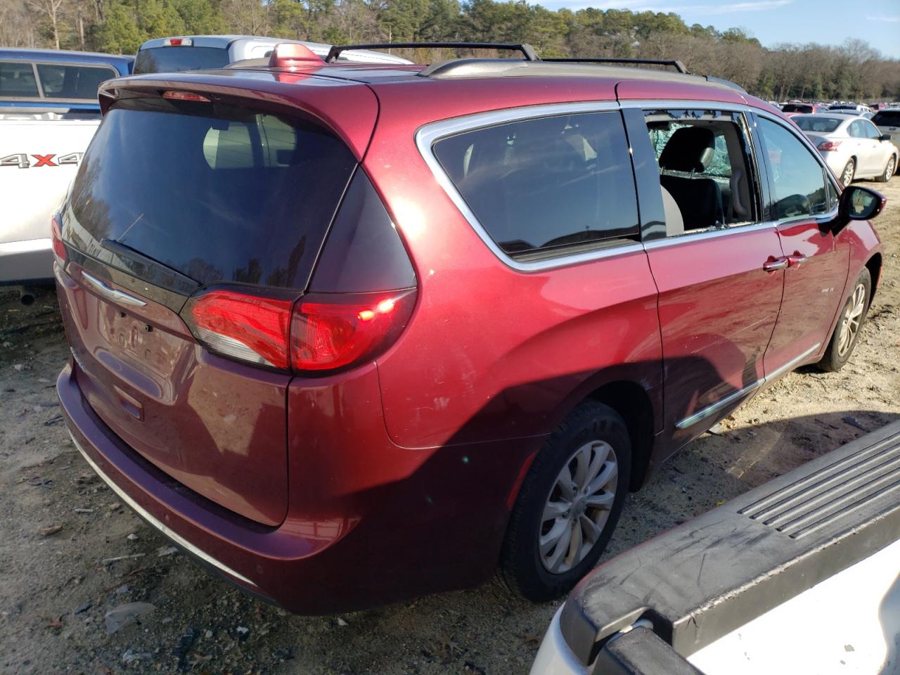 Изображение 3 2017 CHRYSLER PACIFICA TOURING L 2017 с VIN 2C4RC1BG0HR661480