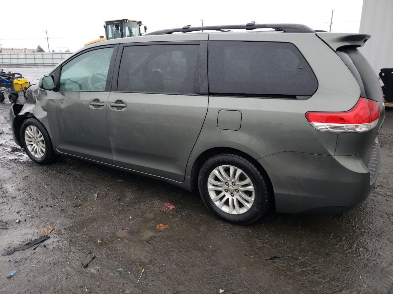 Image 2 of 2011 TOYOTA SIENNA XLE 2011 with VIN 5TDYK3DC0BS108475